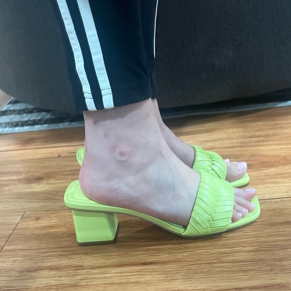 Barely worn lime green block heal square toe sandals - Picture 3 of 10